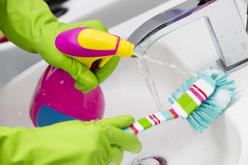 Professional deep cleaning for a shared home near Elephant and Castle