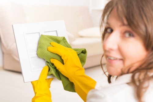 Cleaner preparing a home cleaning visit in Elephant and Castle